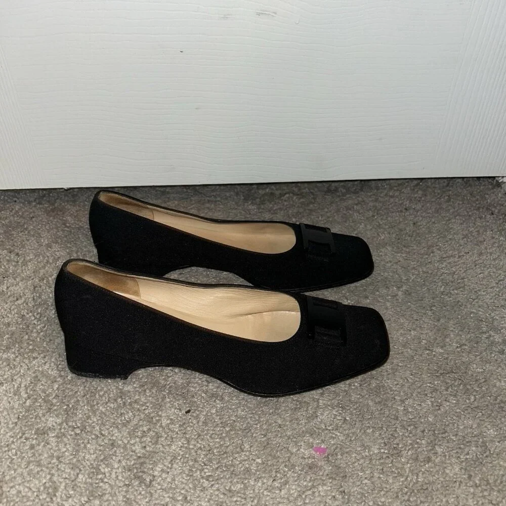 Vintage Salvatore Ferragamo Black Suede Buckle Accent Business Casual Heels Sz 8